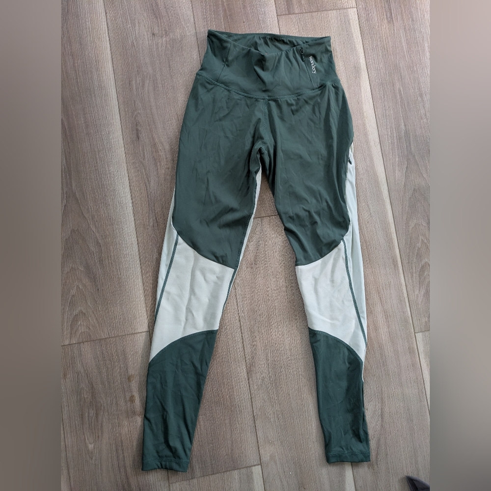 Wondery Trail Leggings-size XS